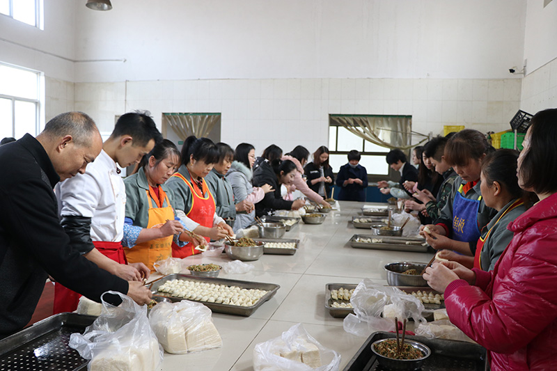 冬至餃子碗，陽(yáng)晨人心暖